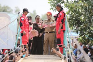 Gubernur Lampung Resmikan Jembatan Gantung di Way Jepara