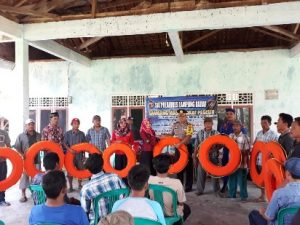 Silaturahmi dengan Nelayan, Kapolres Lampung Barat Berikan Bantuan