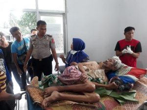 Polisi Evakuasi Korban Kebakaran ke Puskesmas Bengkunat