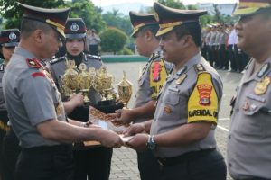 Polres Pesawaran Terima Penghargaan dari Polda Lampung