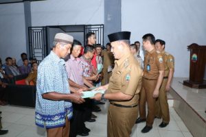 Nanang Ermanto Bagikan 250 Sertifikat Tanah Kepada Warga Natar