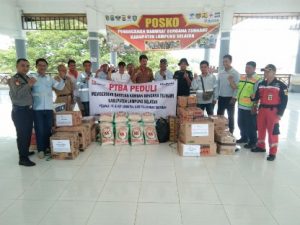 Peduli Korban Tsunami, Karyawan PT Bukit Asam Salurkan Bantuan Sembako dan Tanam 200 Kelapa Kopyor