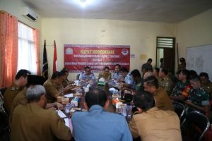 Asisten Pemerintahan Pesisir Barat Hadiri Rapat Pora