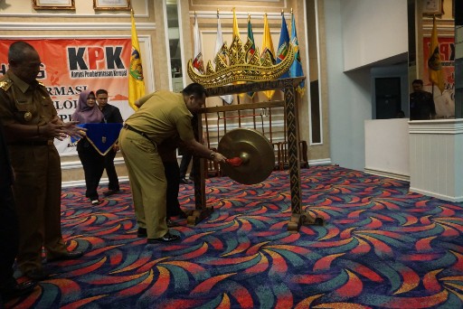 Pemukulan Gong Tandai Peluncuran Aplikasi SIPPKD Provinsi Lampung