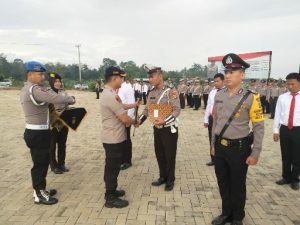 Delapan Personel dan Satu Warga Terima Penghargaan ‘The Best Police Of The Month’ dari Kapolres Pesawaran