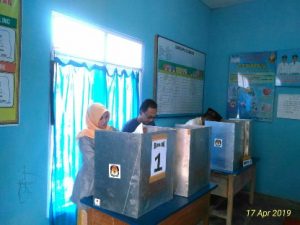Amrulloh Caleg Partai Demokrat Nyoblos di TPS 12 Tejo Agung