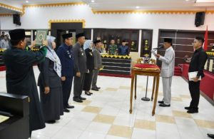 Walikota Pairin Sumpah 5 PNS Metro