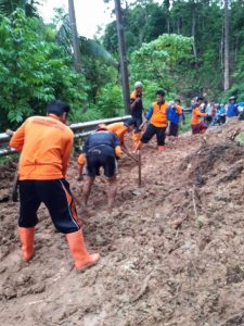 Longsor, Lima Rumah Warga Pesisir Barat Rusak Parah