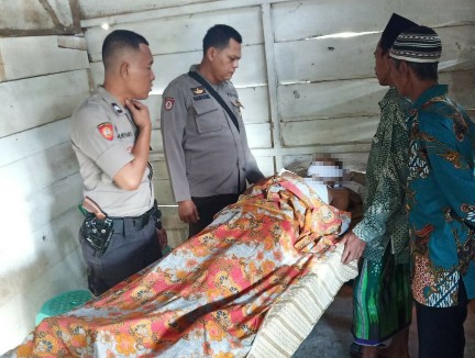 Polsek Lambu Kibang Identifikasi Penemuan Mayat Tergantung di Pohon Rambutan