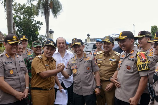 Gubernur Ridho Dampingi Kapolri Serahkan Bantuan untuk Polres Lampung Selatan