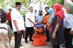 Disapu Puting Beliung, Plt Bupati Lampung Selatan Sambangi Rumah Pranoto dan Beri Bantuan