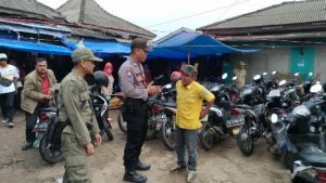 Satpol PP dan Binmas Polres Pesawaran Sosialisasikan Perda Nomor 1X Tahun 2017