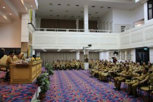 Pj. Gubernur Boytenjuri Briefing Eselon II dan III Pecut Semangat Pegawai