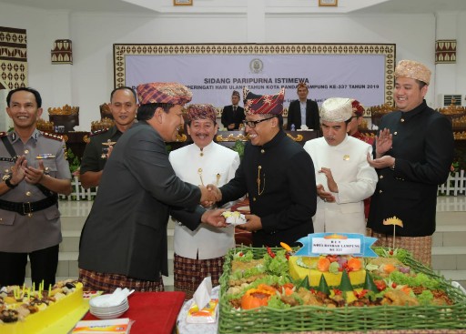Hadiri Paripurna DPRD Kota, Gubernur Arinal Dukung Percepatan Pembangunan