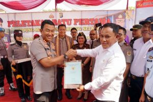 Nanang Ermanto Serahkan Sertifikat Tanah, Markas Polres Lamsel Mulai Dibangun