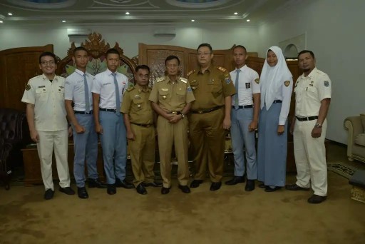 Walikota Pairin Lepas Paskibraka dari Kota Metro ke Tingkat Nasional