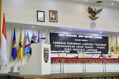 Nunik Jawab Pandangan Umum Fraksi DPRD Provinsi Lampung