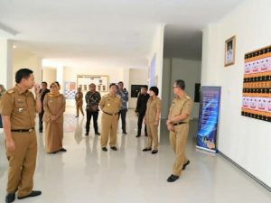 Pj. Gubernur Boytenjuri Lakukan Sidak ke Sejumlah Instansi Pelayanan Publik