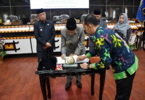 Paripurna Penandatanganan KUA-PPAS Perubahan APBD 2019 Kota Metro