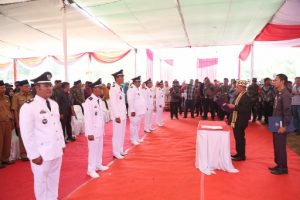 Nanang Ermanto Lantik Enam Kepala Desa Terpilih di Kecamatan Sidomulyo