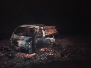 Mobil Pengangkut Hasil Pembalakan Hutan Register 19 Dibakar Massa, Gerah Ulah Siapa?