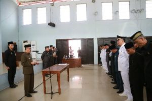 Lingga Kusuma Lantik Pejabat Pesisir Barat Hasil Rotasi