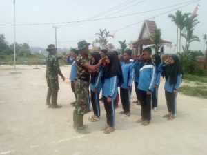 Satgas TMMD ke-106 Kodim 0314/Inhil Latih PBB Siswa SMPN 3 Reteh