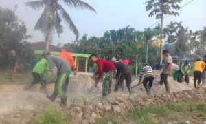 Melihat Kerja Nyata Satgas TMMD ke-106 Kodim 0314/Inhil Bersama Warga Sanglar