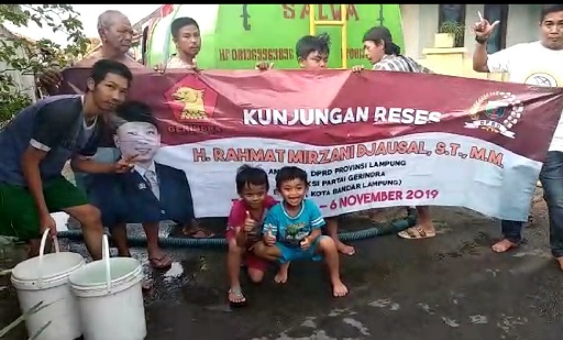 Reses, Tak Hanya Menyerap Aspirasi Warga RMD Care Sertakan Pembagian Air Bersih