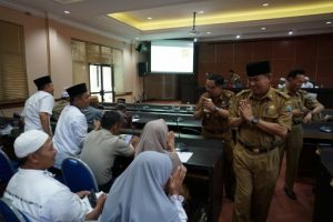 Puluhan Masyarakat Peserta Program Umroh Pemkab Lamsel Ikuti Manasik