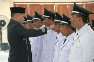 Lantik Kades Terpilih, Bupati Pesawaran Ingatkan Rangkul Masyarakat