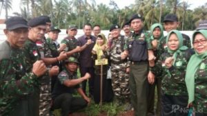 Aksi Tanam Pohon Program Go Green 2020 Menyasar Area RSUD Pesawaran