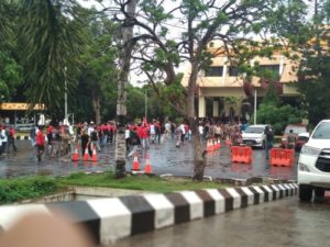 Kantor Gubernur Lampung Digeruduk Ratusan Massa