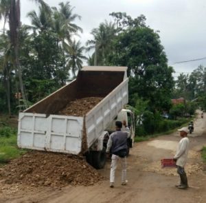 Respon Cepat Jalan Rusak di Sukamaju Waylayap, Dinas PUPR Pesawaran Menuai Apresiasi