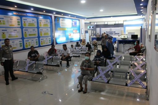 Tim Gugus Tugas Penanganan Covid-19 Pesawaran Semprot Wilayah Titik Keramaian