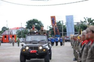 Naik Mobil Jeep, Arinal Tengok Barisan Peserta Upacara HUT Pol PP ke-70 dan Satlinmas ke-58