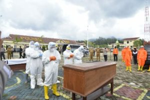 Bupati Dendi dan Kapolres AKBP Popon Ikut Semulasi Penanganan Jenazah Covid-19