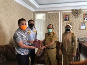 Bantu Atasi Covid-19, IKAPTK Lampung Bagikan Ribuan Masker dan Puluhan Paket Sembako