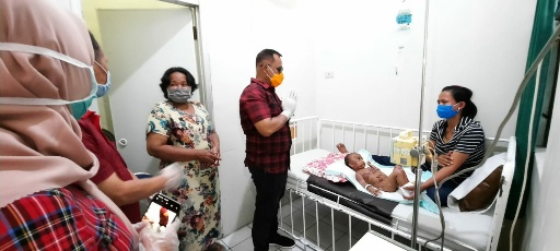 Plt Bupati Nanang Ermanto Besuk Warga Natar Balita Auto Imun di RS Advent