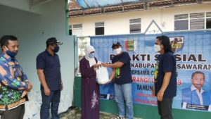 DPD KNPI Pesawaran Bhakti Sosial Bagi 300 Paket Sembako dan Masker Gratis
