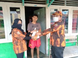 MPC Pemuda Pancasila Pesawaran Kembali Salurkan Bantuan Paket Sembako di Dua Desa