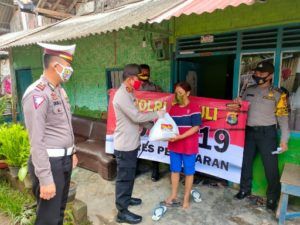 Penanganan Dampak Covid-19, Polres Pesawaran Bhakti Sosial Bagi Sembako