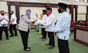 Pemprov Lampung Beri Bantuan Sembako untuk Guru Ngaji