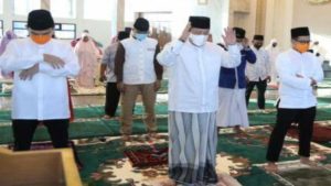 Gubernur Lampung Salat Idul Fitri di Rumah Bersama Keluarga