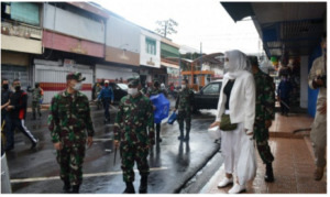 Putus Mata Rantai Covid-19, Korem 043 Gatam Bagi-bagi Masker