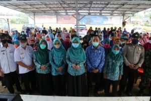 Ketua TP-PKK Kabupaten Pesisir Barat Bicara Peningkatan Kapasitas Keluarga di Ulok Mukti