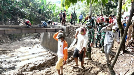 Bupati Nanang Ngeluruk ke Lokasi Kegiatan TMMD Kodim 0421