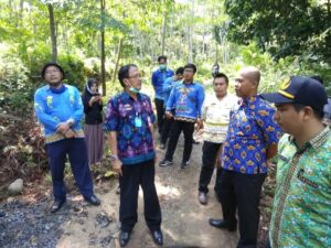 Agus Istiqlal Sidak Pembangunan Jalan di Dua Pekon