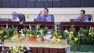 Pimpin Rakor Kepala OPD, Gubernur Lampung Arinal Dapat Kejutan Nasi Tumpeng