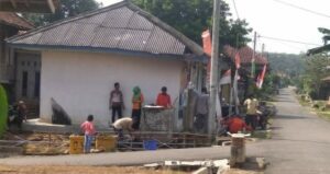 Menilik Kegiatan Rutin Jumat Bersih di Tiyuh Penumangan Tulangbawang Barat